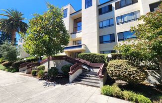 Beautifully Updated 1BR Condo with Stunning Views & Top Amenities in Palo Alto