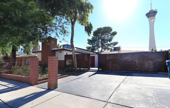 Single Story, Private Pool near the Art District