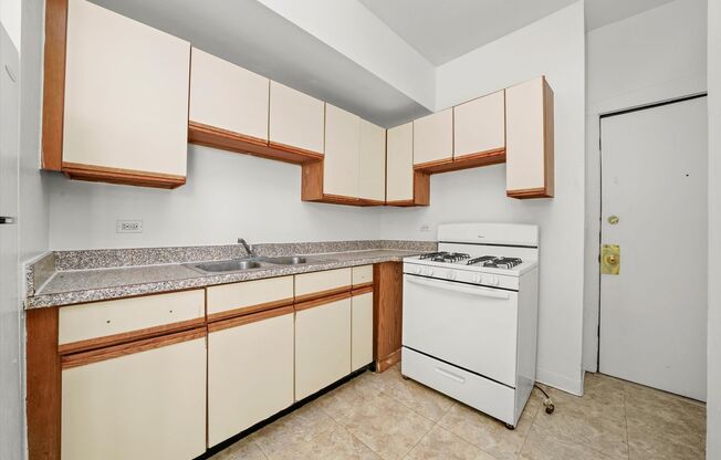 2 beds, 1 bath, 701 sqft, $1,450, Unit 1532-1F