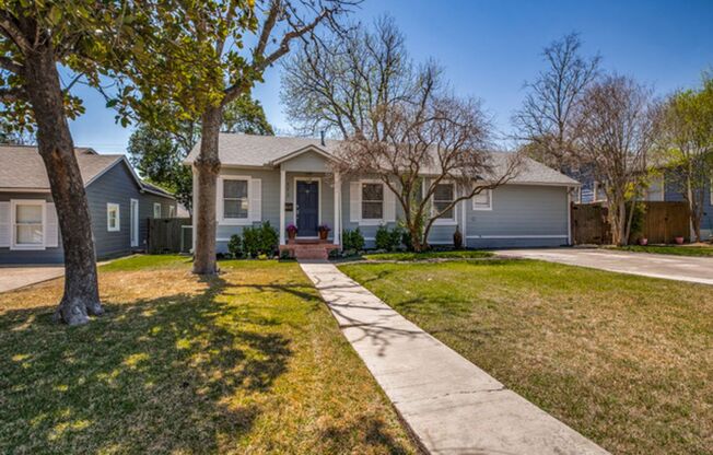 CHARMING 3-BEDROOM HOME IN ALAMO HEIGHTS