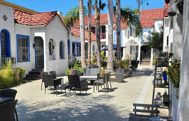 831 1/3 N FORMOSA AVE