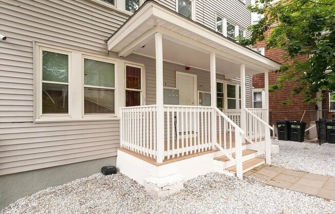 2 beds, 1 bath, 900 sqft, $2,550, Unit 3L