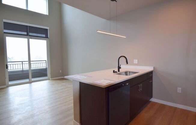 1 bed, 1 bath, 925 sqft, $1,885, Unit 5604-404