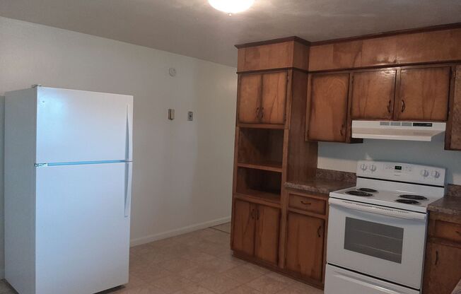2 beds, 1 bath, 903 sqft, $1,140, Unit H-5