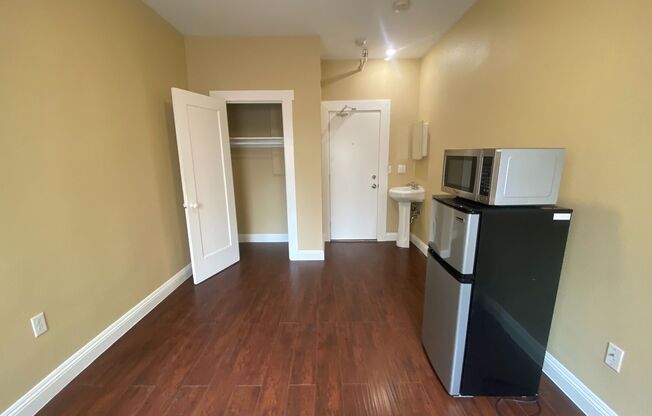 Studio, , 150 sqft, $850, Unit 251