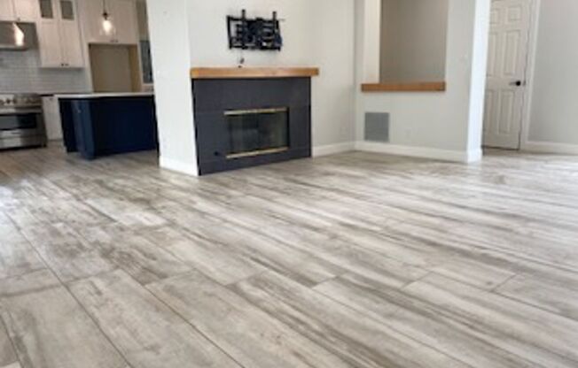 Beautiful Detached 4 bedroom, 2.5 Bath Townhome in North Redondo