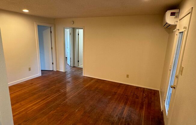 3 beds, 1 bath, $2,100