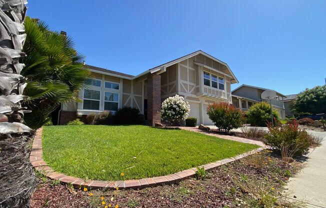 ALMADEN VALLEY - Sharp home with 4 large bedrooms (plus bonus room) and 3 full bathrooms, pool.