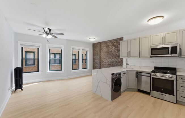 7736-42 N Eastlake Terrace