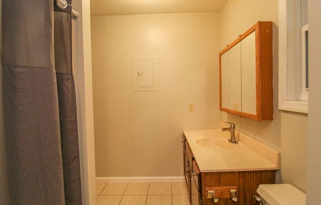 2 beds, 1 bath, $1,795