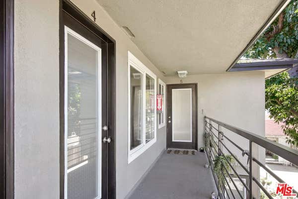 6612 De Longpre Ave