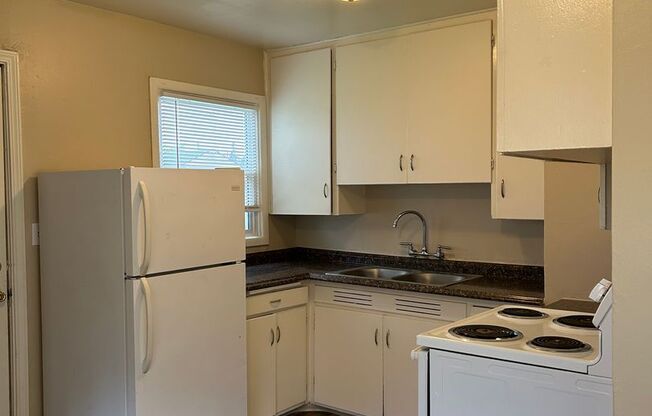 2 beds, 1 bath, 732 sqft, $1,050, Unit 272