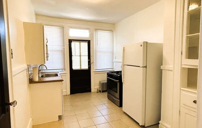 1 bed, 1 bath, $1,900, Unit B5