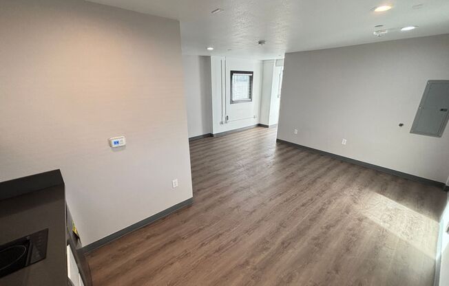 Studio, 1 bath, 375 sqft, $845, Unit 6