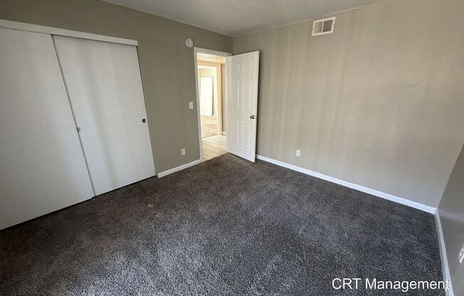 Spacious 3-Bedroom Condo with In-Unit Laundry – Convenient Aurora Location