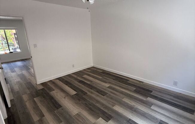 923-927 S Standard Ave