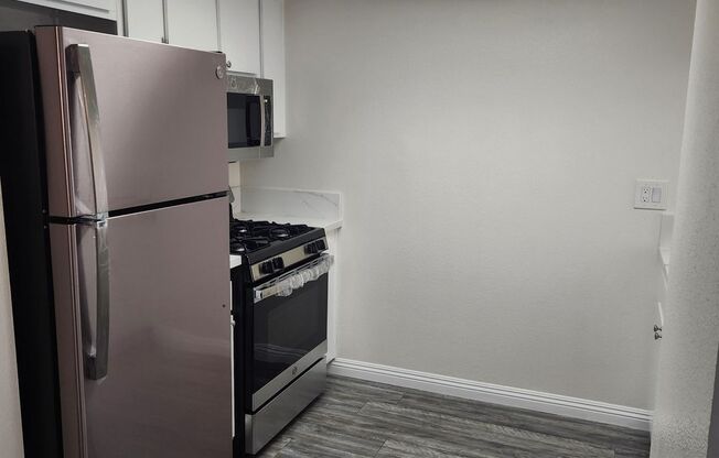 1 bed, 1 bath, 725 sqft, $1,995, Unit 215