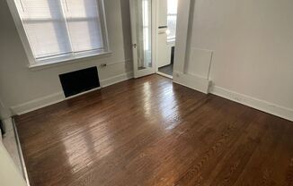 Studio, 1 bath, $850, Unit Unit 6.302