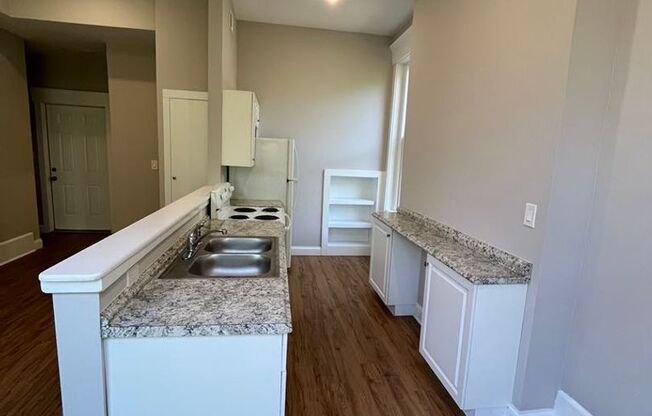 2 beds, 1 bath, $995, Unit #3