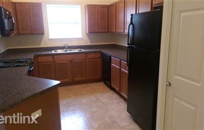 Harrison Township 2 bed 2 bath Upper Unit.