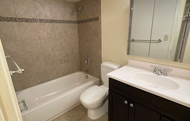 Studio, 1 bath, 360 sqft, $950, Unit 611