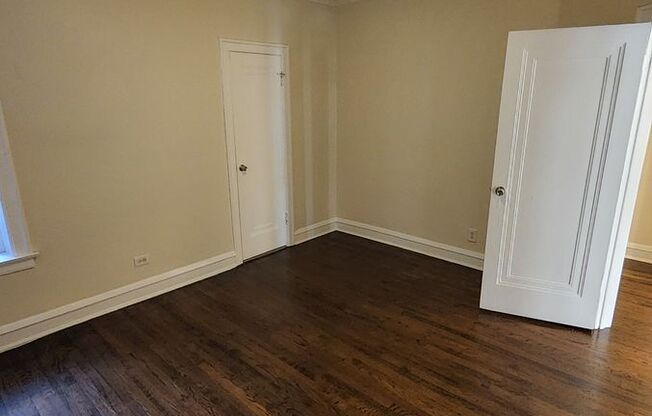 3 beds, 1 bath, $2,300