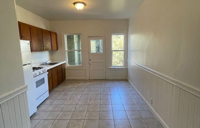 2 beds, 1 bath, $2,850, Unit 385 7th Ave