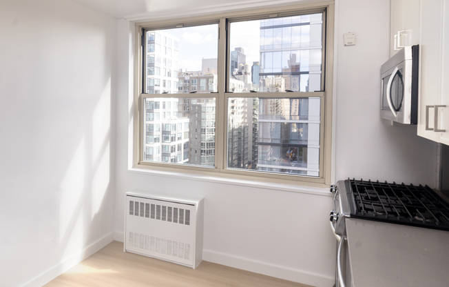 2 beds, 1 bath, $6,525, Unit 20B