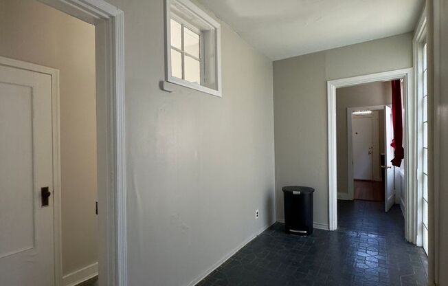 1 bed, 1 bath, 590 sqft, $1,120, Unit (Unit 1B)