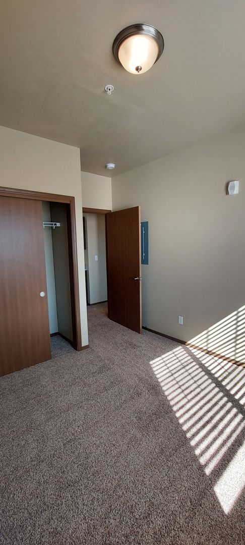 2 beds, 1 bath, $1,595, Unit 304