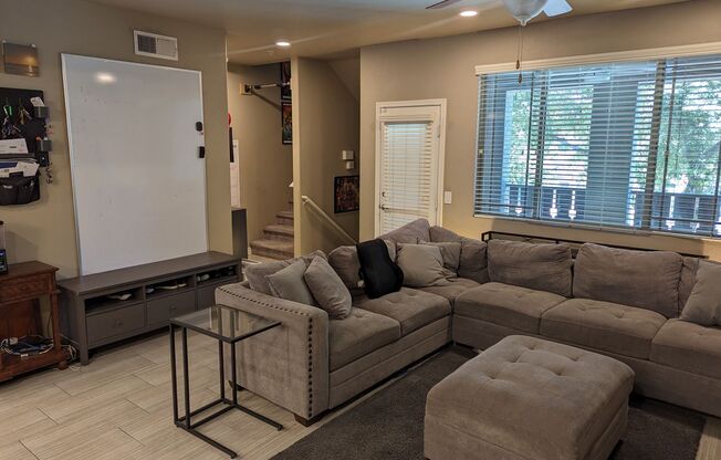 3 beds, 2.5 baths, $2,250, Unit unit 1290