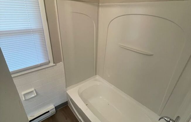 Studio, 1 bath, $925, Unit Unit 31