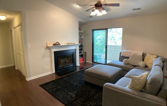 2 beds, 2 baths, $1,595, Unit Unit 1A32