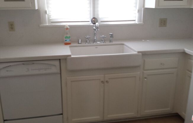 1114 S CLARK DR