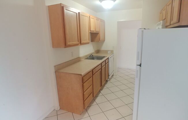 2 beds, 1.5 baths, 920 sqft, $1,200, Unit Apt 10