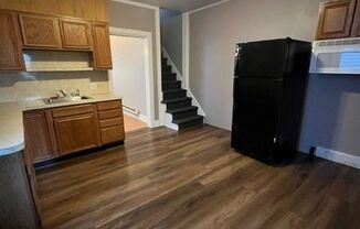 3 beds, 1 bath, $975