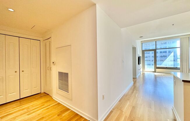 1 bed, 1 bath, $4,200