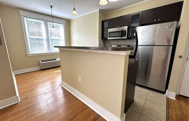 1 bed, 1 bath, 635 sqft, $1,360, Unit Apt C-14