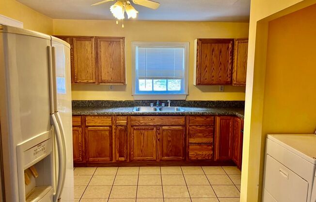 2 beds, 1 bath, $800