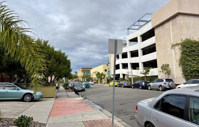 1 bed, 1 bath, 650 sqft, $1,800
