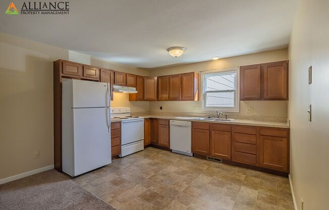 3 beds, 1.5 baths, 1,456 sqft, $1,290, Unit 2025