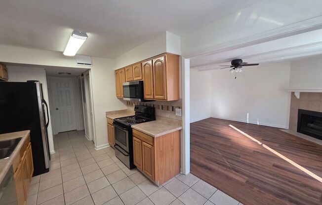 Beautiful Bellevue Townhome | 4 Bedrooms, 2 Living Areas, Pool, Tennis Clubhouse