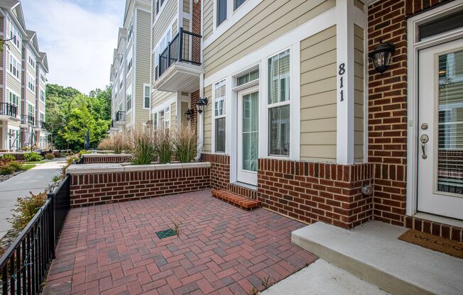 Amazing 3 BR/3 Full BA & 2 Half BA Townhome in Annapolis!