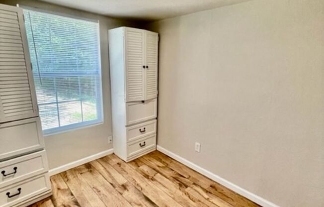 2 beds, 1 bath, $850