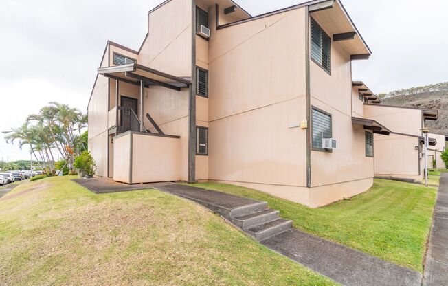 Conveniently situated Aiea Townhome!