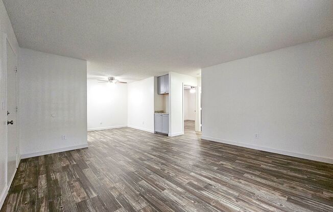 2 beds, 1 bath, 925 sqft, $2,245, Unit 017