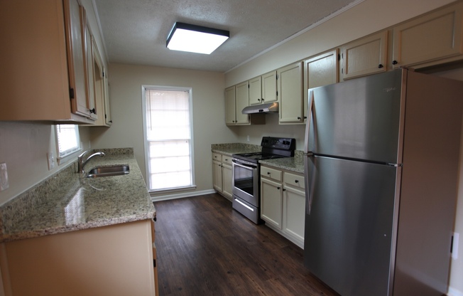 Newly remodeled 3bed/2bath house available in August!