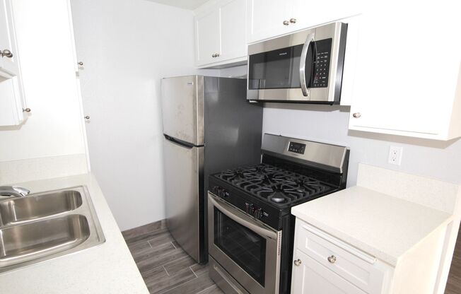 1 bed, 1 bath, $2,295, Unit 33-115