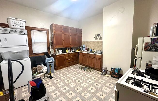 2 beds, 1 bath, $1,045, Unit 605