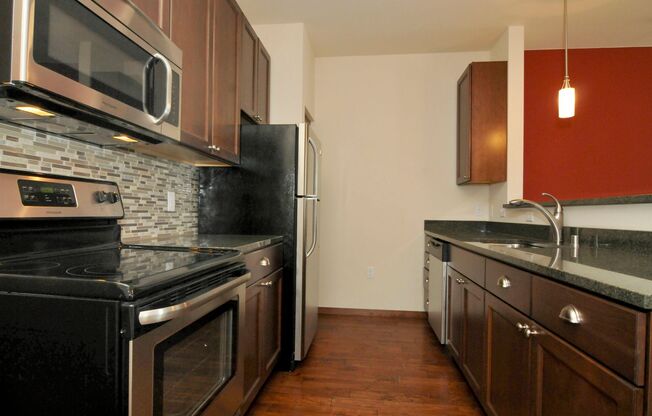 1 bed, 1 bath, 695 sqft, $1,550, Unit 117